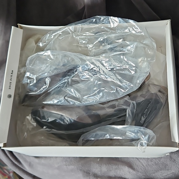 New In Box Nine West Silver Heels Size 10.5m - Picture 7 of 9